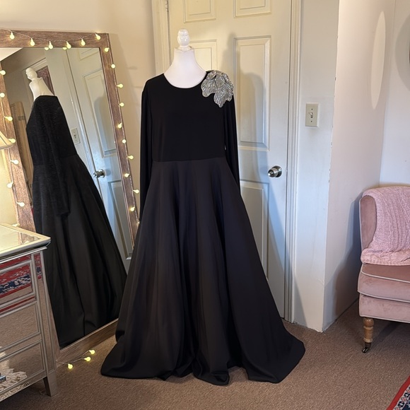 Mac Duggal Black Maxi Dress with Silver Accent - Picture 3 of 16